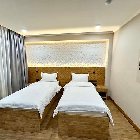 Dami Almaty Hotel Extérieur photo